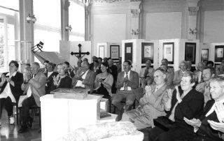 Eine Gruppe von Menschen bei einer Veranstaltung im Gewerbemuseum Spaichingen.